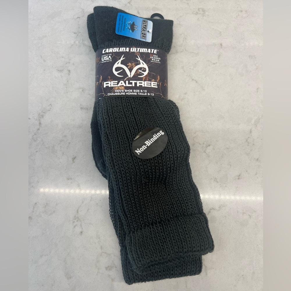 NWT Men’s RealTree socks.
